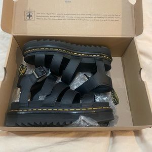 Dr Martens. BLAIRE HYDRO LEATHER STRAP SANDALS. Women’s 7